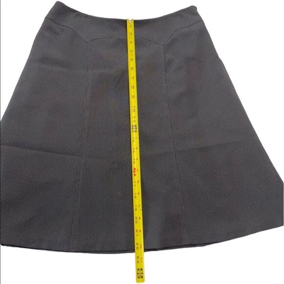 TAHARI Skirt Narrow Pinstripe A-line Slightly Flared Sz 8 Corpcore Work Office - Picture 11 of 11